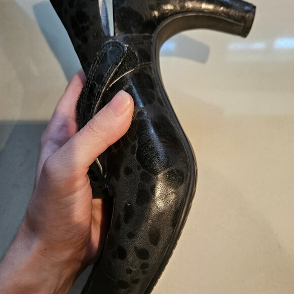 TSUBO Women's Black Textured Leather Sling Back 4-inch Pumps - Picture 12 of 14